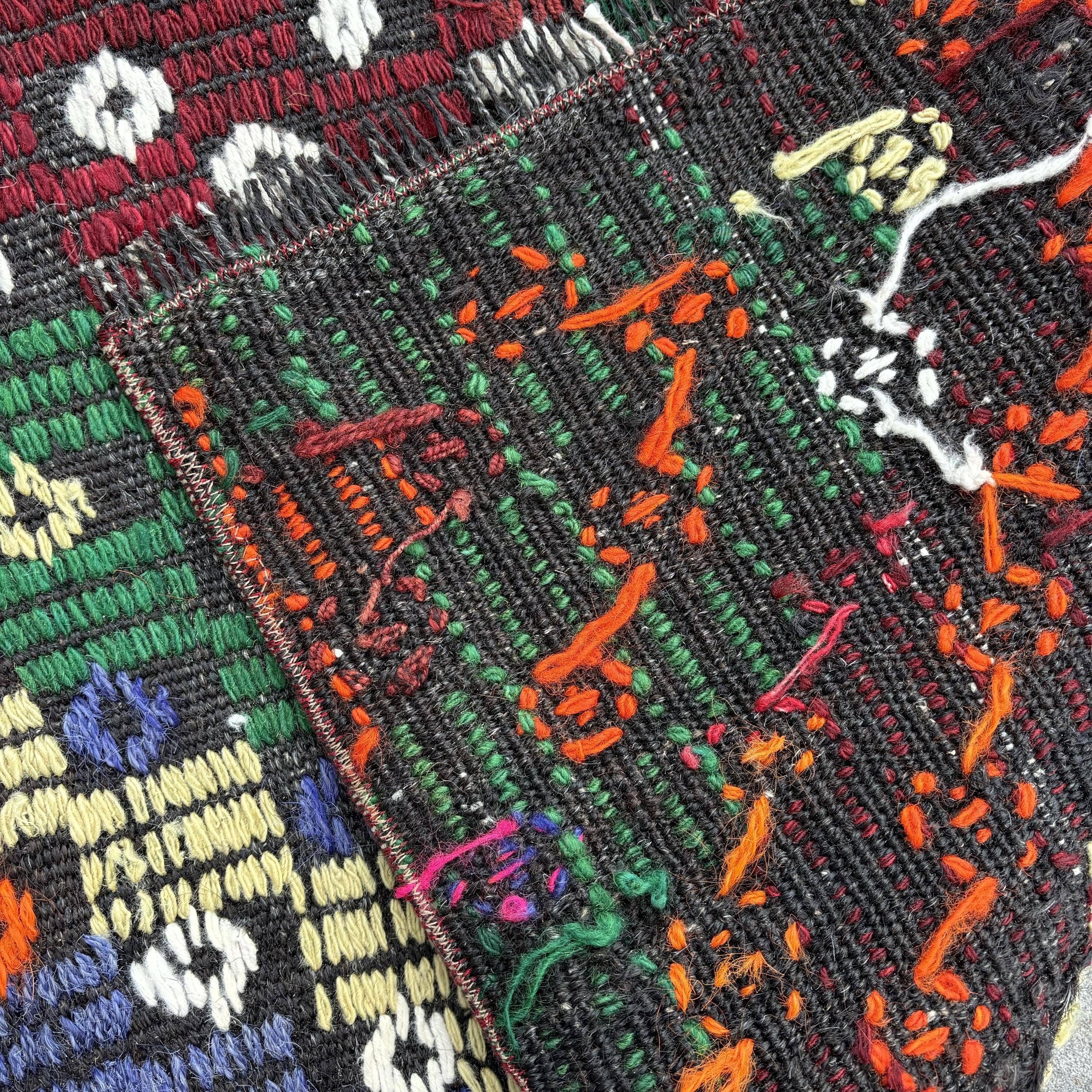 The Loom Wholesale – Großhandel Läufer – Vintage bestickte türkische Kilim-Läuferteppiche 2,6x7,7 ft5