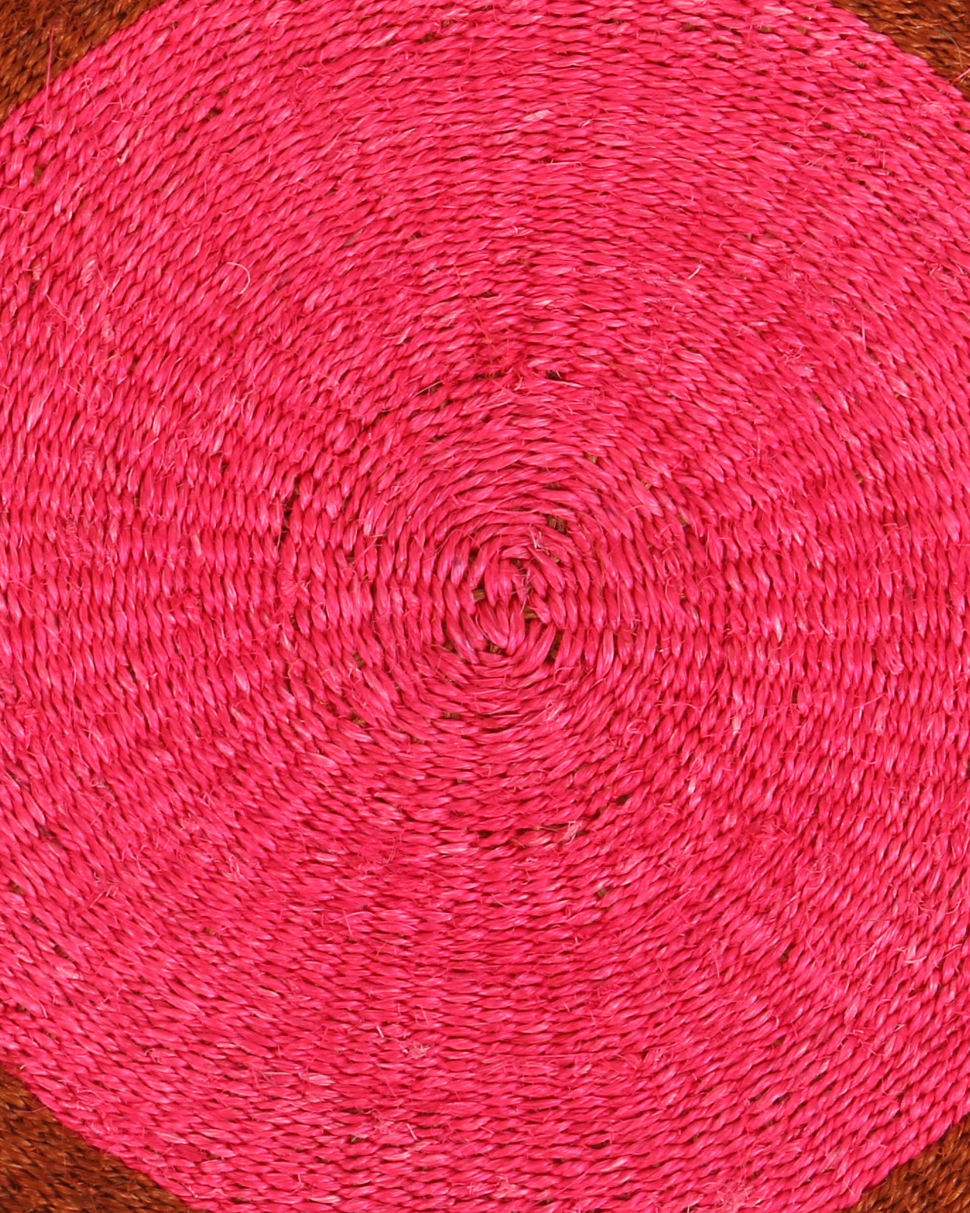 Rose ZUBERI : Set de table tissé main en sisal rose vif et orange | Vaisselle | Set de table en vente sur Faire4