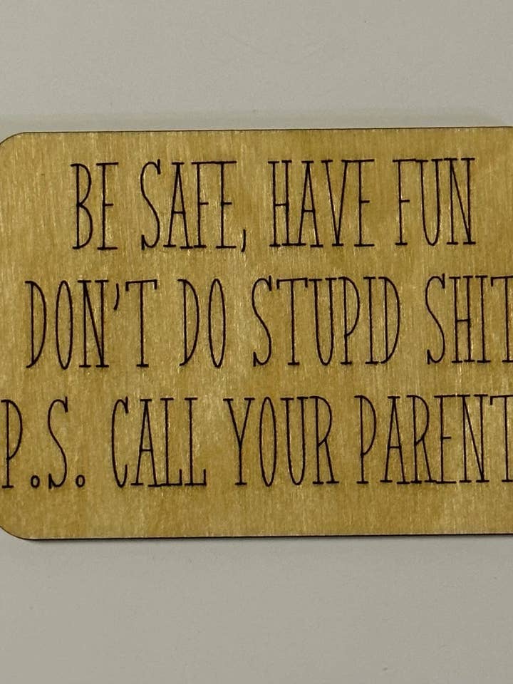 Må ikke gøre dum magnet, Køleskabsmagnet, College Dorm, Kollegieværelse, Påmindelse, Mand, Kone, Studerende, Strømpe Stuffer for engroshandel hos Grey Barn Customs