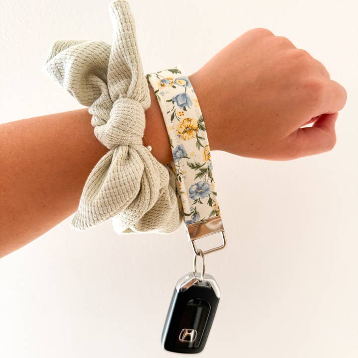 Peachy Daze Boutique - Wholesale Keychain - Women's - Vintage Floral Keychain, Keychain Wristlet, Key fob, Fall2