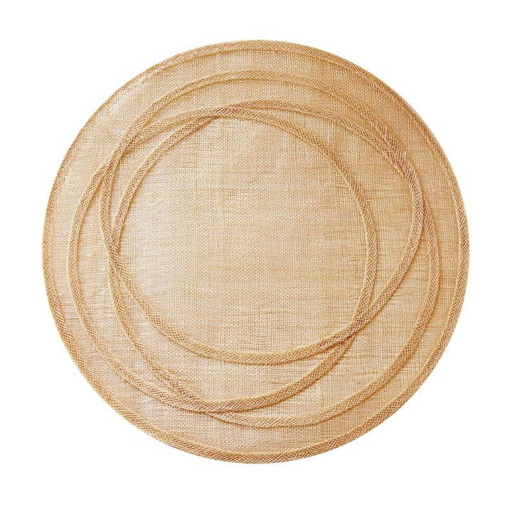 Assiette de présentation en maille d’abaca avec cercles dorés irréguliers D38 cm pour la vente par Fiorirà un giardino