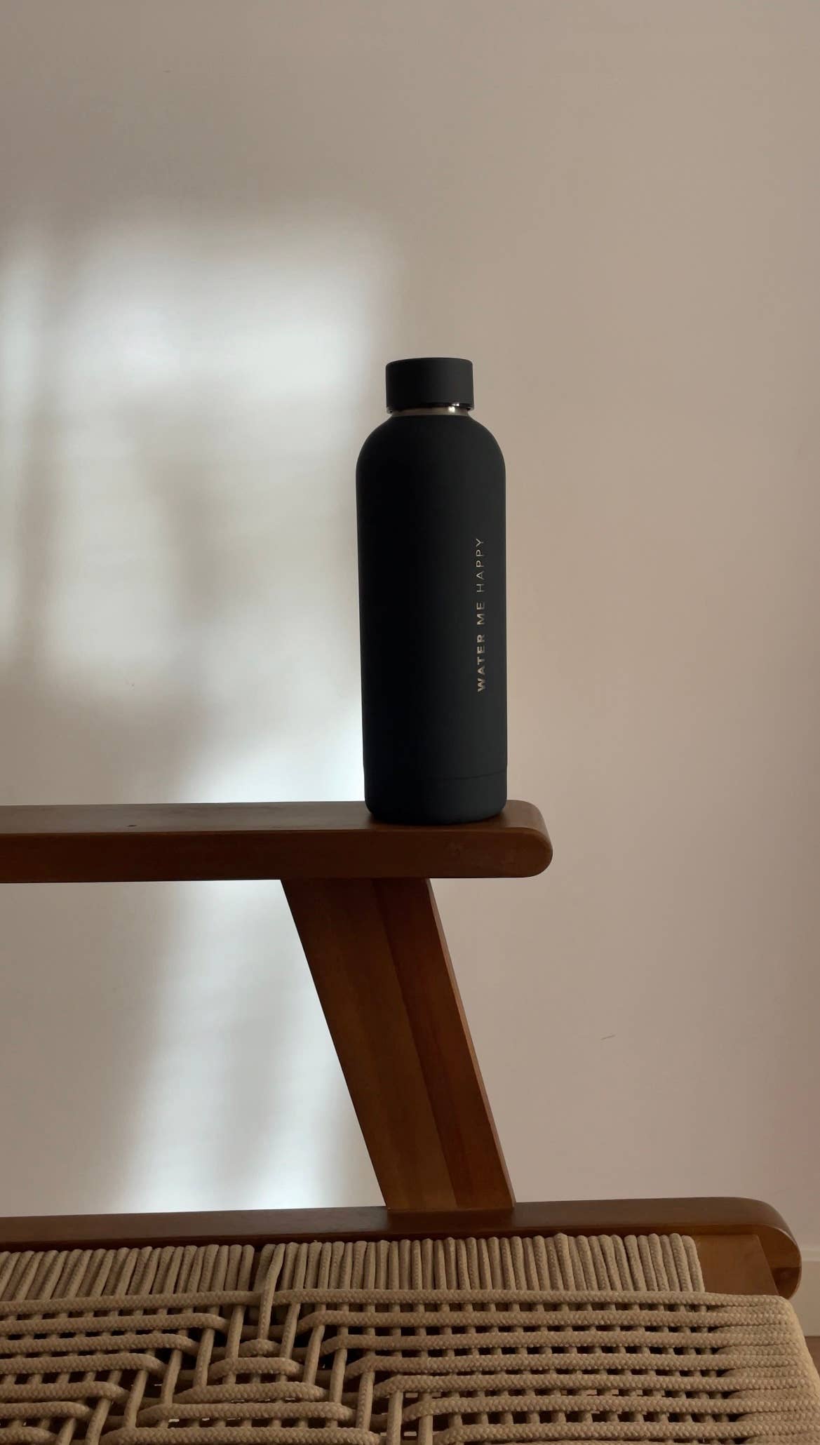 Believe Athletics - Wholesale Waterfles - Water Me Happy fles in zwart4