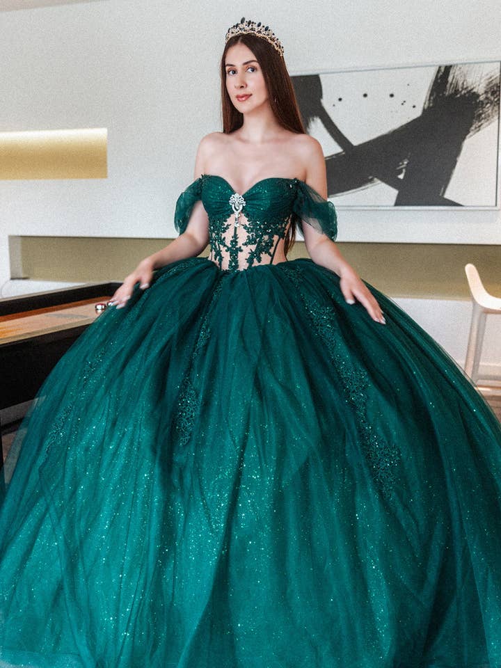 Kanten lijfje met versieringen van glittergaas en sweetheart halslijn Quinceanera-jurk GLGL3502 voor wholesale door SMC Fashion