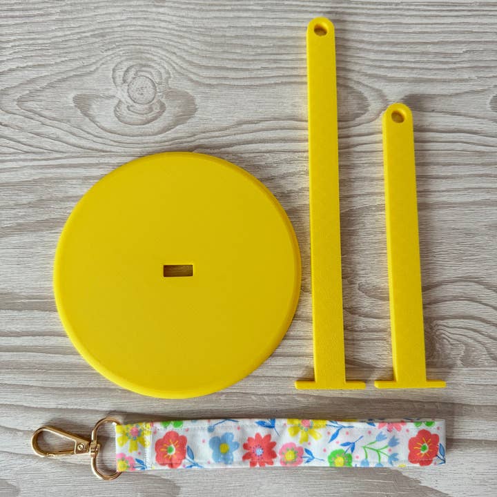 Emily's Weaving – wholesale Knitting/Crochet Supplies – Yellow Yarn Spinner with Ditsy Wristlet2
