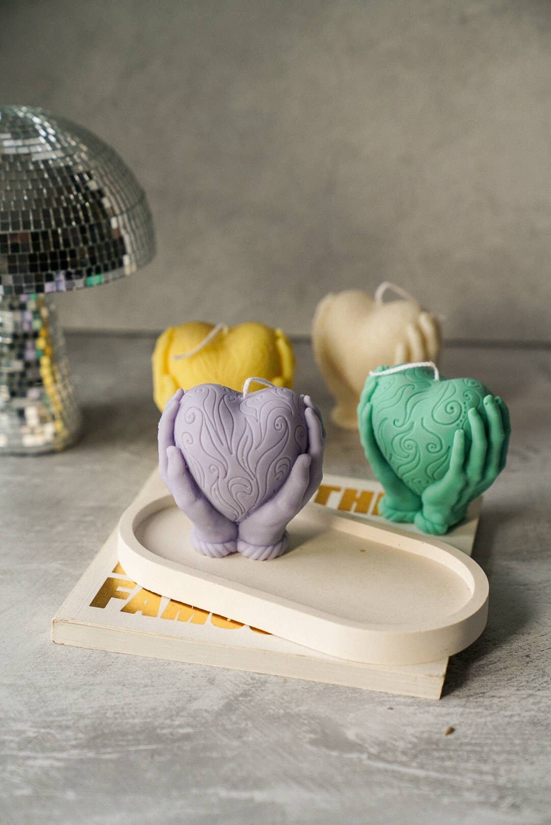 Gokican – wholesale Prydnadsljus – Hands Holding Heart Candle Mors dag Sojavax Heminredning7