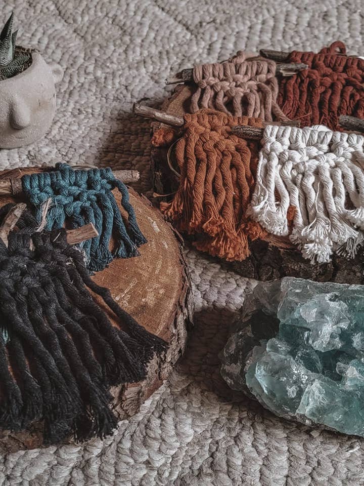 Mini breloque murale pour rétroviseur pour la vente par Knotty Boho Designs