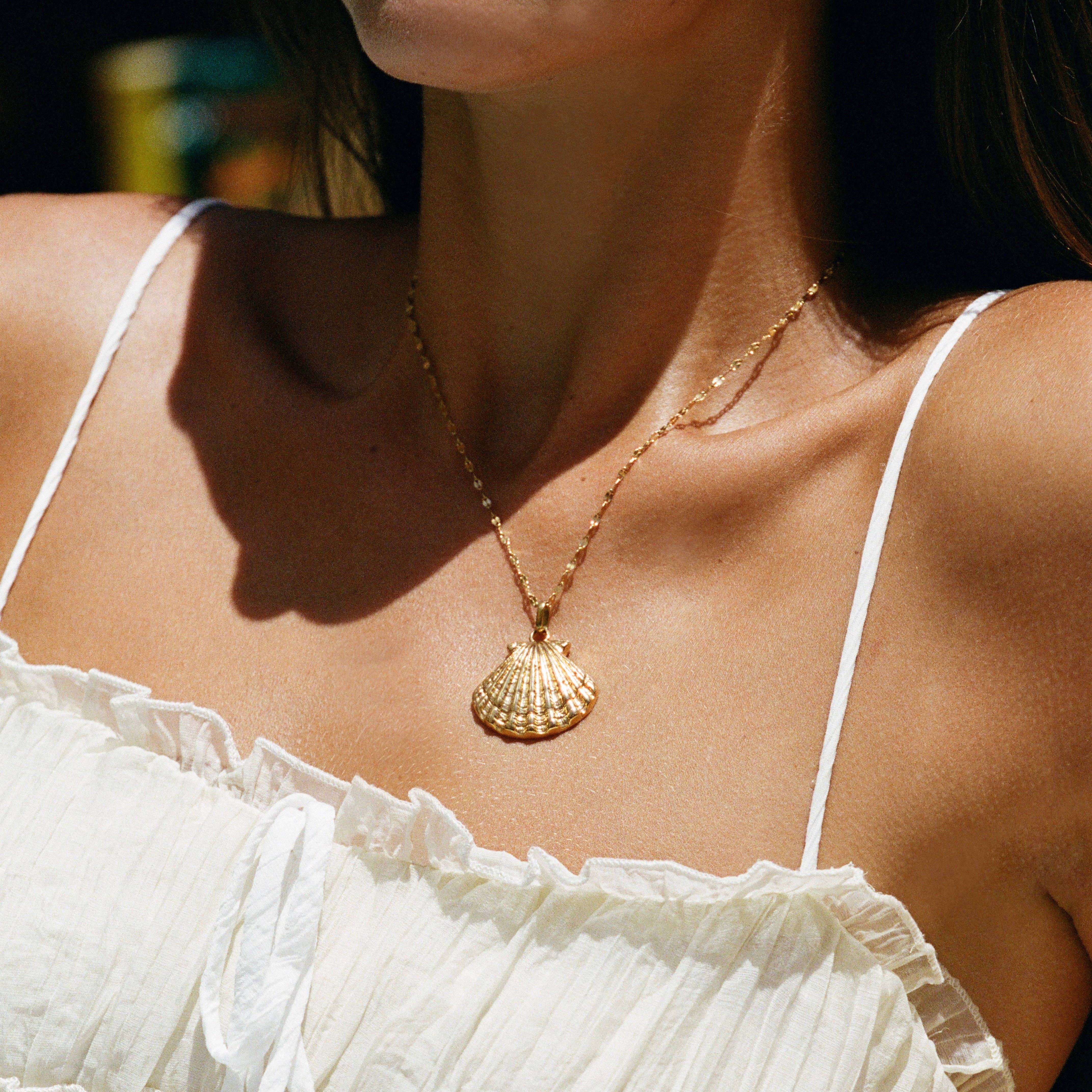 Liv Bella Vita | European Inspired Waterproof Jewelry - Wholesale Pendant/Charm Necklace - La Sirena Shell Pendant Necklace1