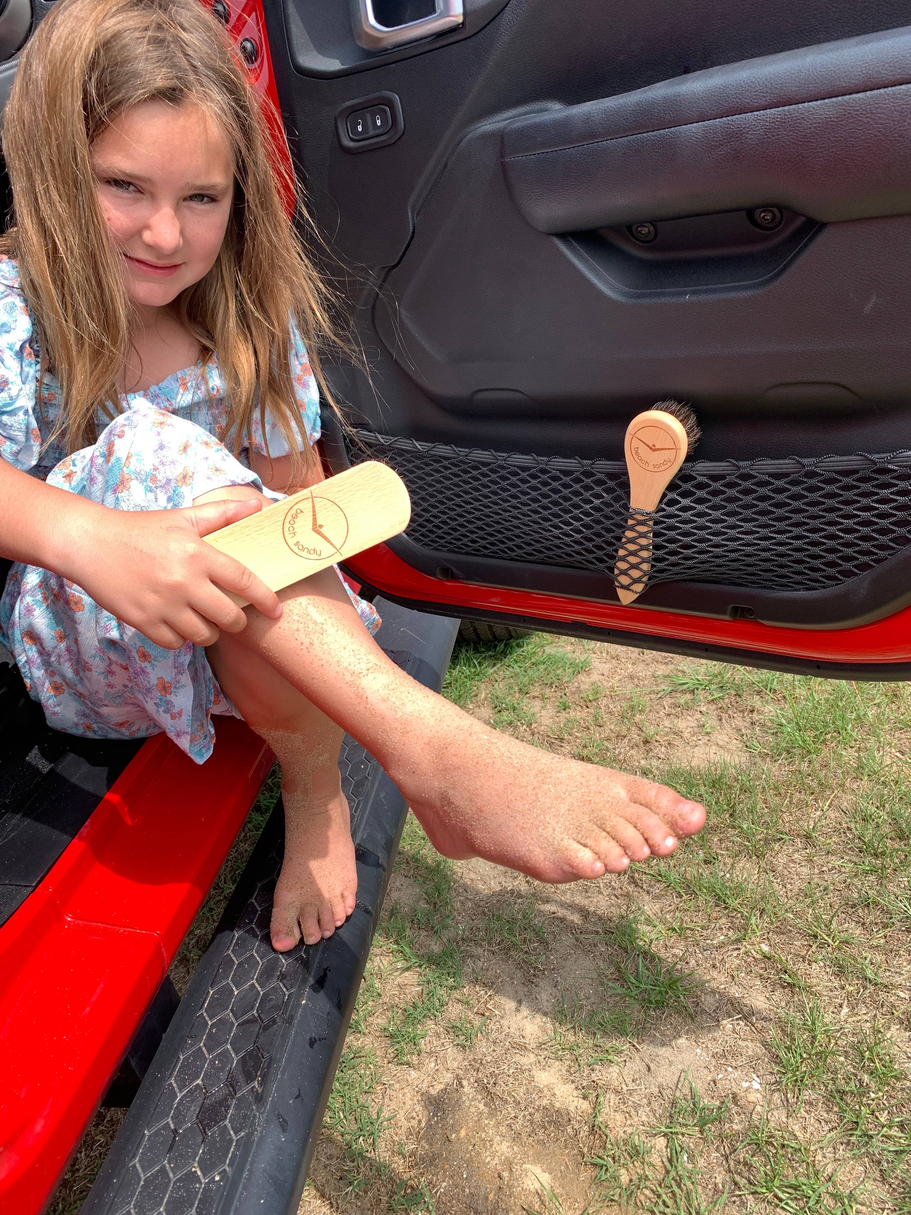 Beach Sandy - Wholesale Beach Accessories - Beach Sandy Sand Remover and Lens/Screen Wipe 2 Brush Kit 2