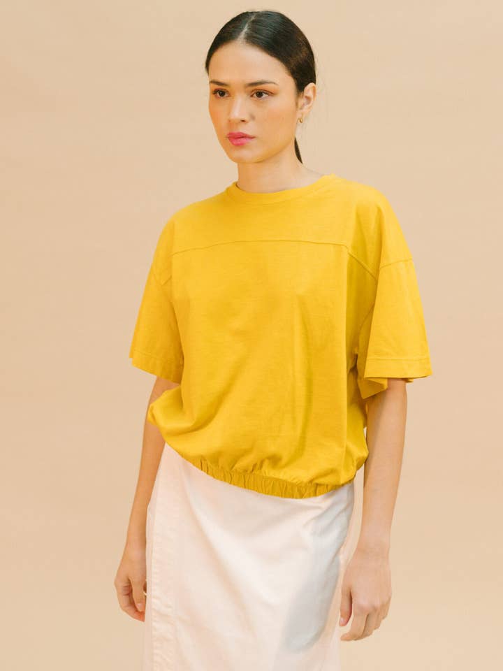 Haut à élastique jaune moutarde pour la vente par PAN Producto Básico