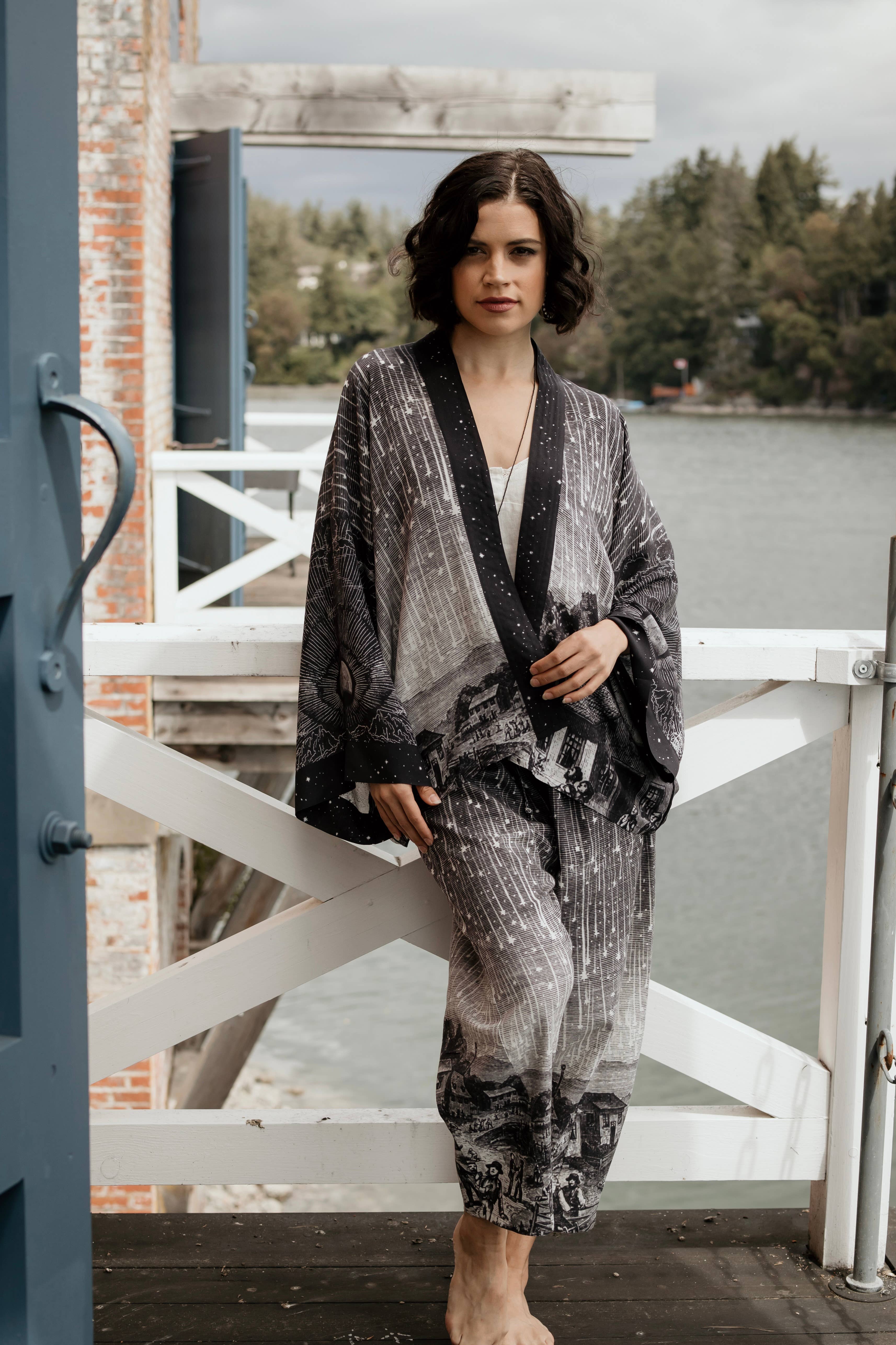 Market of Stars (USA) – Calças - Mulher por atacado – Calças Artista Curtas de Linho Stargazer com Estampa de Estrelas Cadentes13