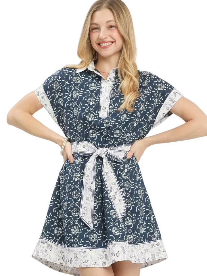 Robe-chemise ceinturée à imprimé bordure Umgee pour la vente par Garden Naked