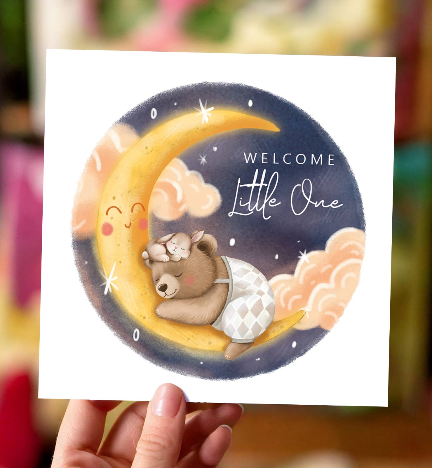 Aniet Illustration – Engroshandel Babykort – Fødselsdagskort med bamse på månen og blå stjerner1