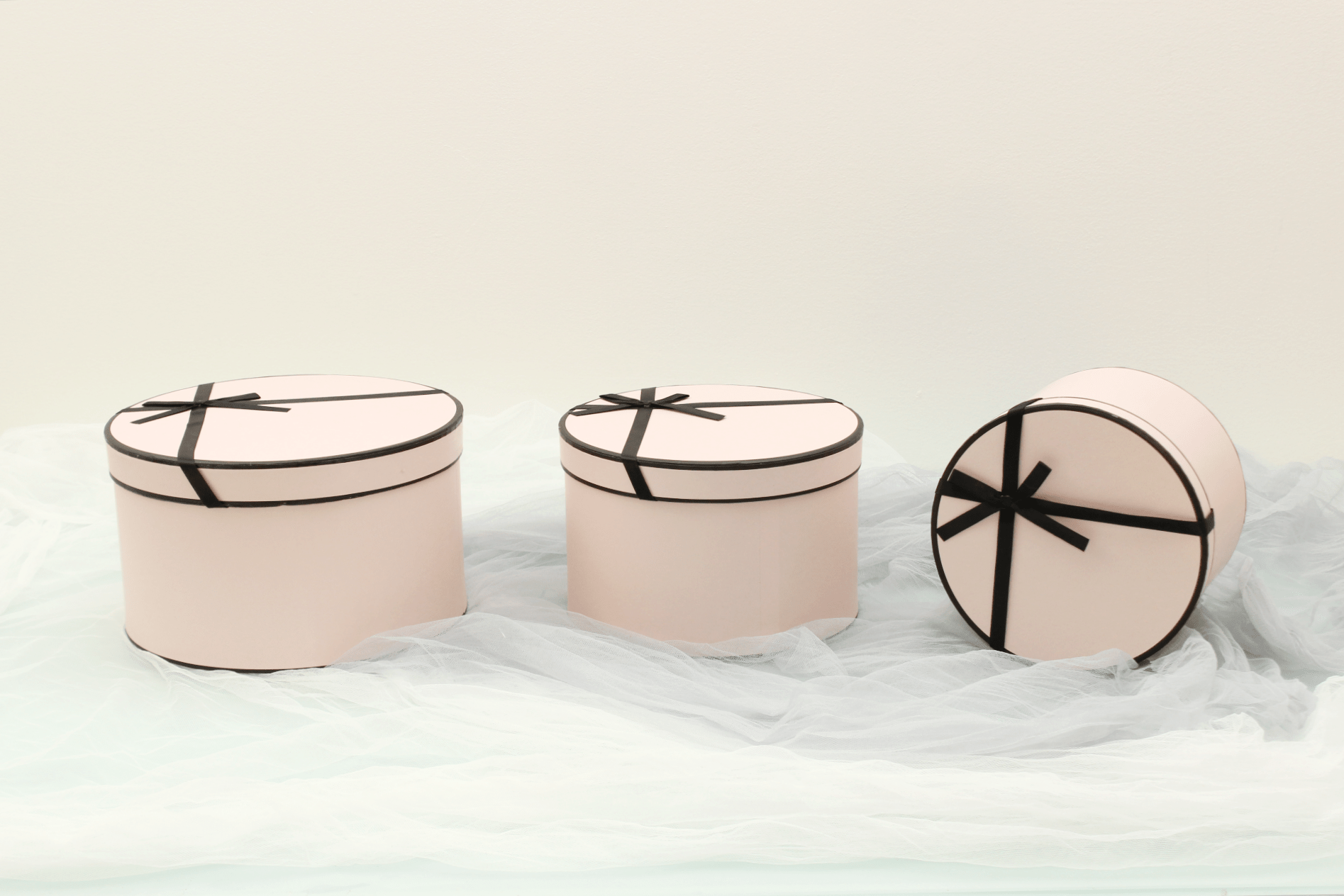 Elegant Design Supply - Wholesale Gift Box - French Inspired Round Flower Gift Box with Ribbon1