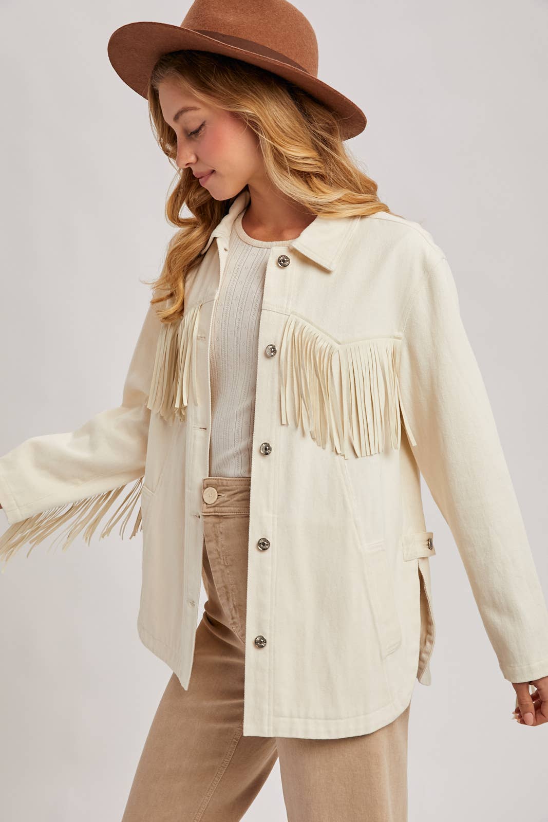 Bluivy - Vendita all'ingrosso Giacca - Donna - Giacca in denim western con frange e bottoni - confezione aperta7