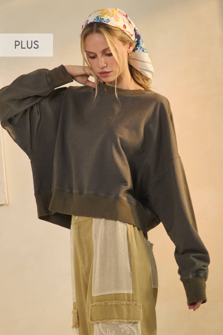 Oddi – wholesale Sweatshirt – Women's – Plus Cropped Acid Washed Solid Sweatshirt1