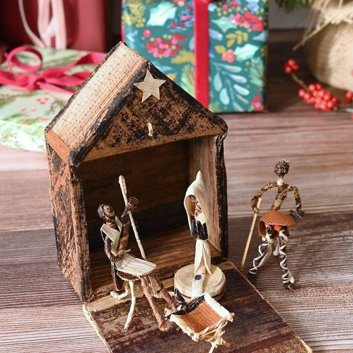 African Modern - Wholesale Nativity Scene Decor - Banana Fiber Single Door Stable Nativity1