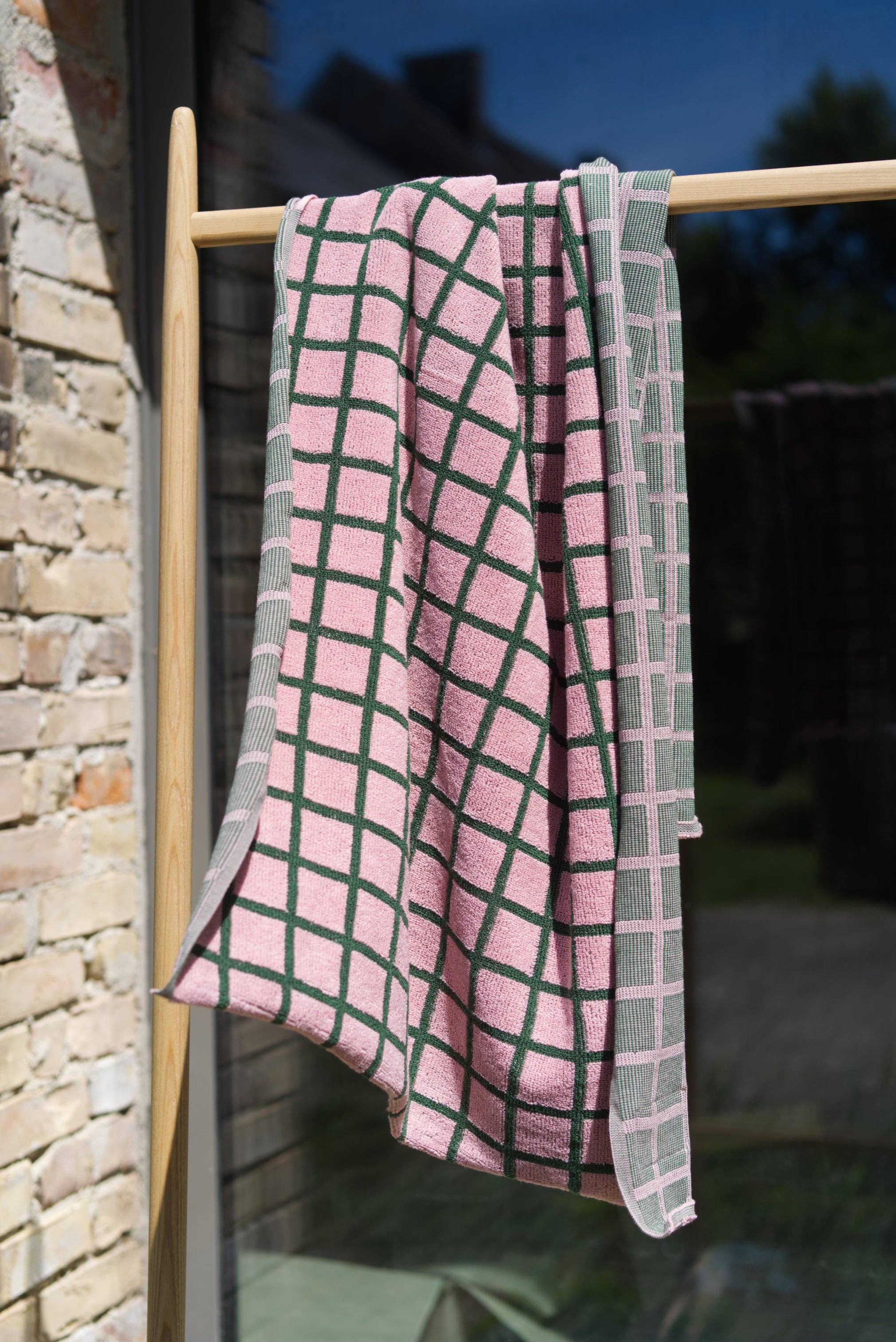 towel.studio - Wholesale Bath Towel - Tiles Bath Towel | Pink & Green1