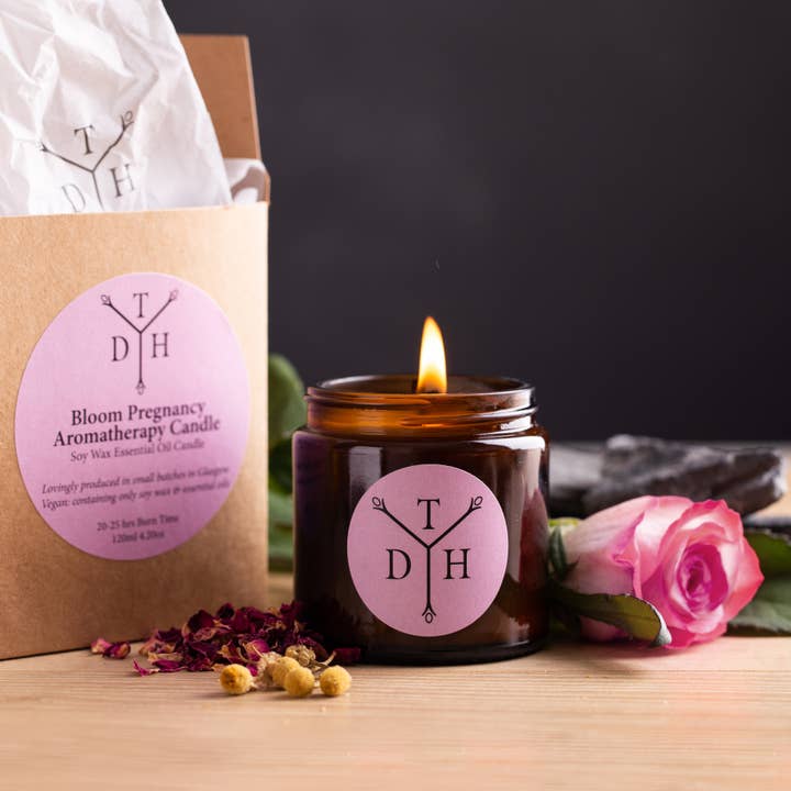 Bloom Graviditetsafslapning Aromaterapilys for engroshandel hos The Divine Hag Ltd