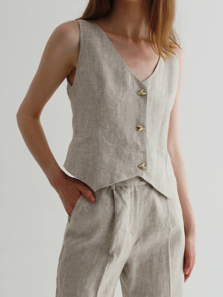 Gilet senza maniche in lino beige per la vendita all'ingrosso da parte di Nich Linen