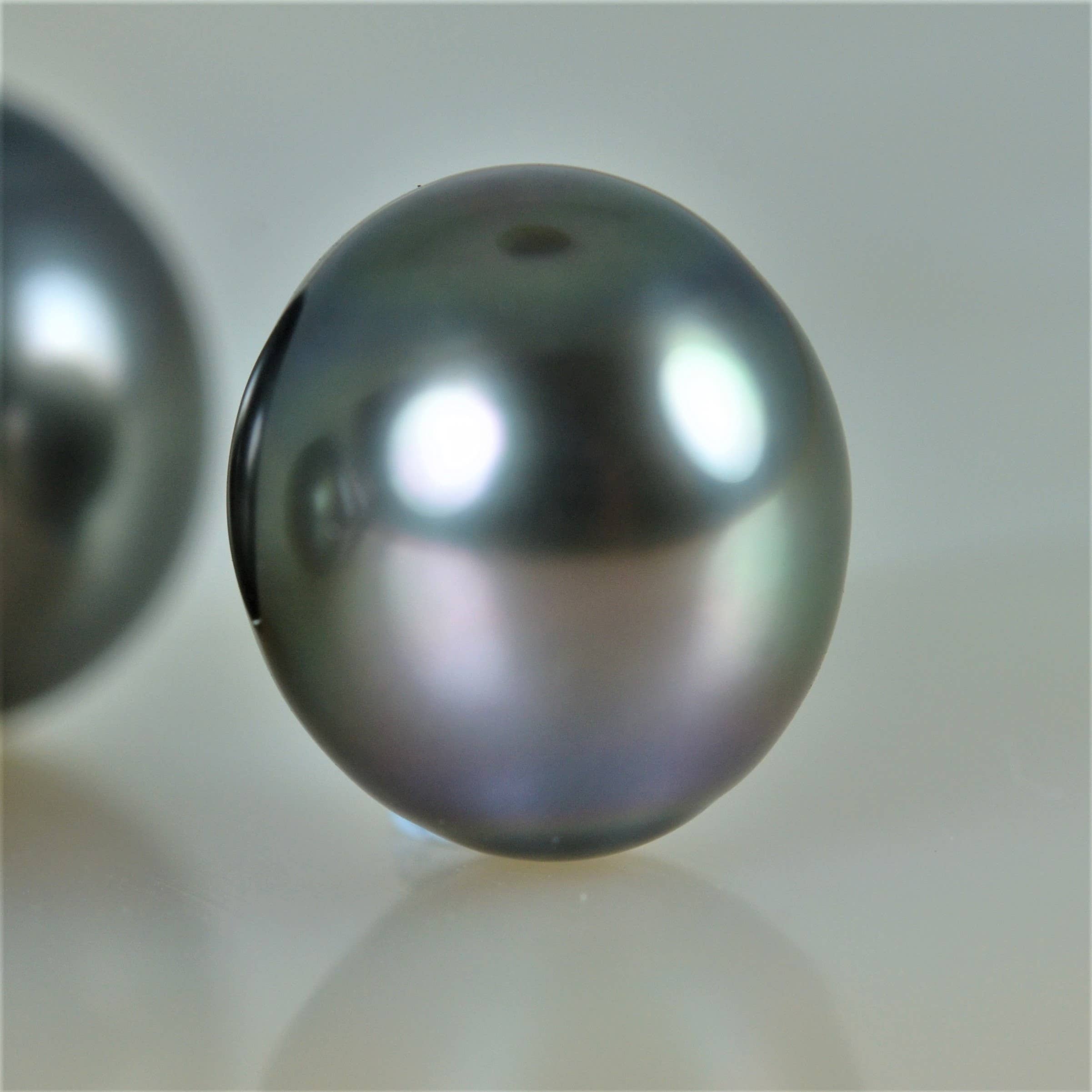 Art Of Pearls – Großhandel Perlen – Tropfenförmige Tahiti-Perlen 11x12 mm4