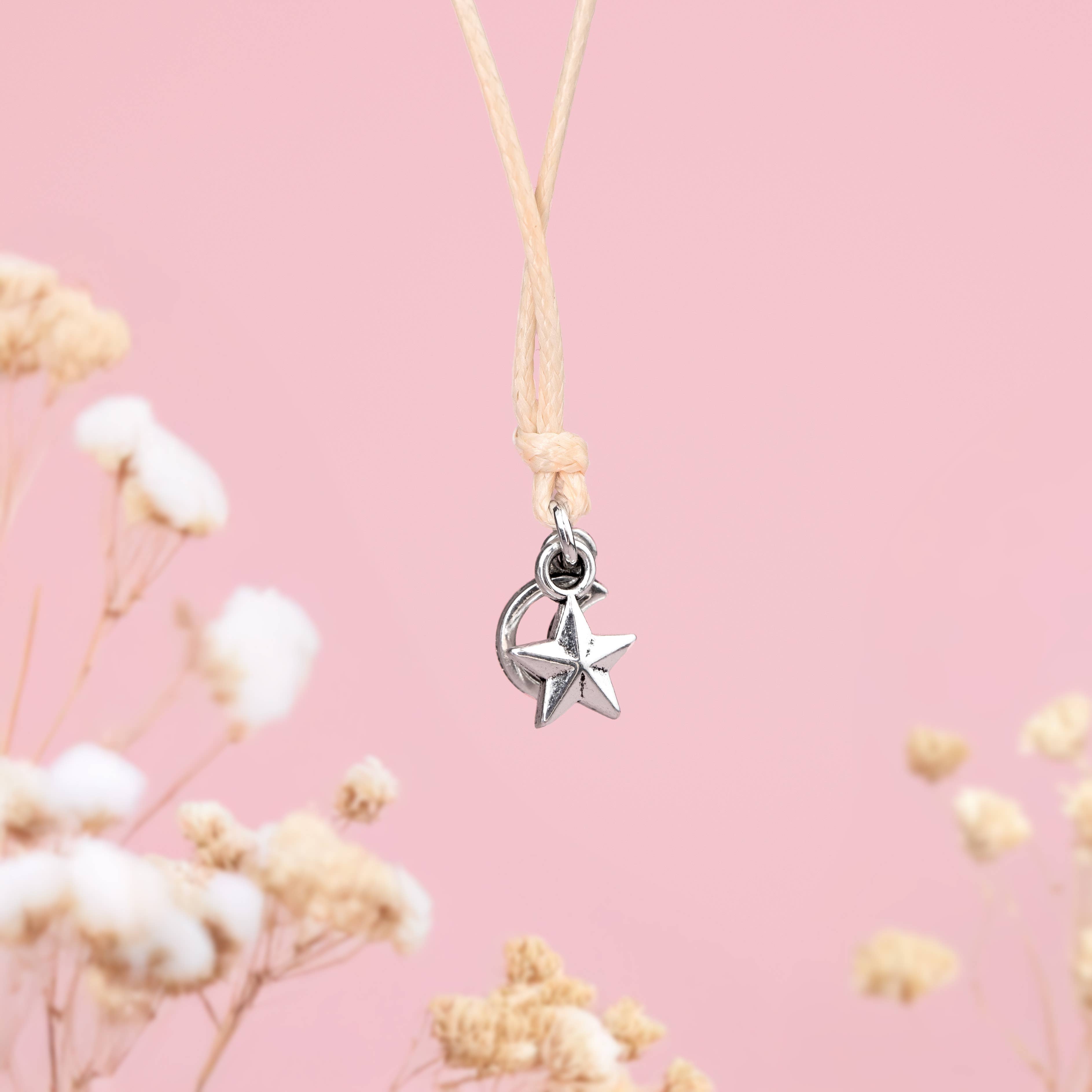 Letterbox Love Bracelets - Vente Bracelets à breloques/pendentifs - Bracelet Magie et Poussière d'Étoiles | Breloque Lune et Étoile2