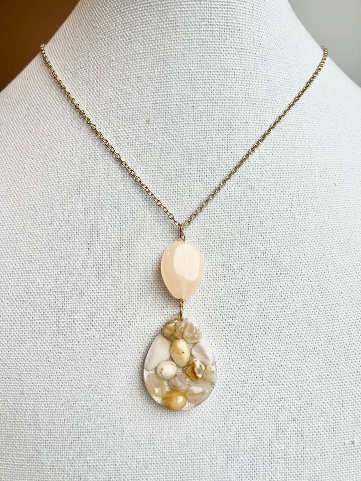 Harpiks bundet sten & Vintage perle Teardrop/Oval vedhæng for engroshandel hos UpCycled Uglies