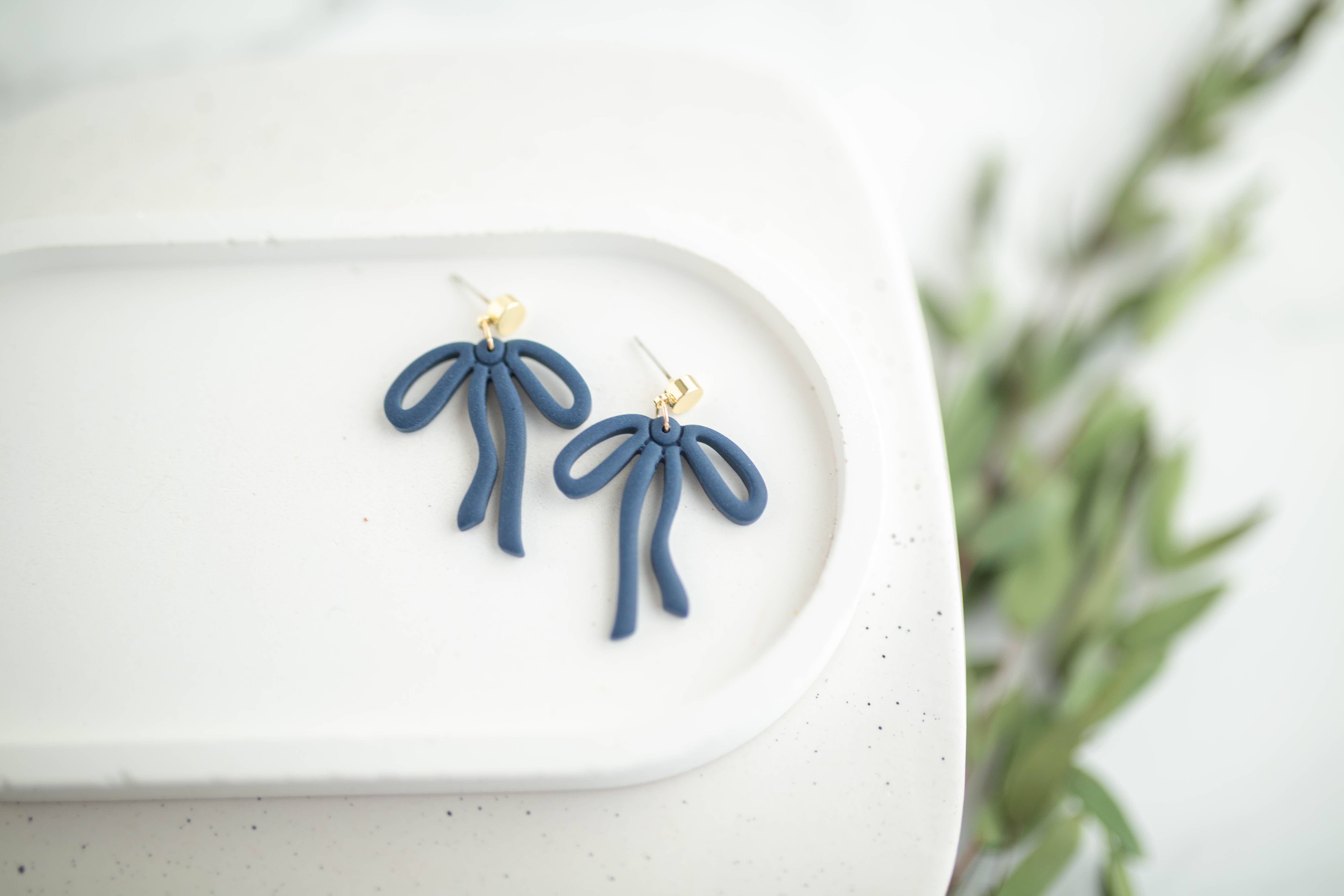 Hazel n Blue - Vente Boucles d'oreilles pendantes - Boucles d'oreilles en argile | Pendants nœud | Collection Terre+Ciel4