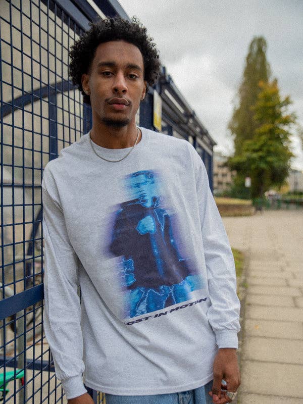 Camiseta de manga larga en gris ceniza con Lost In Motion para venta al por mayor de Dream But Do Not Sleep