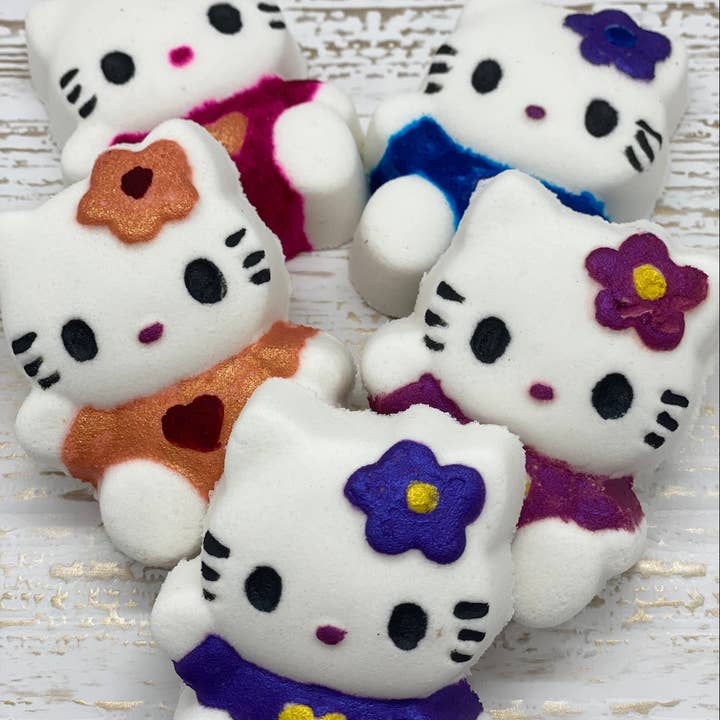 Bombe de bain Kitty pour la vente par Ivory Anchors