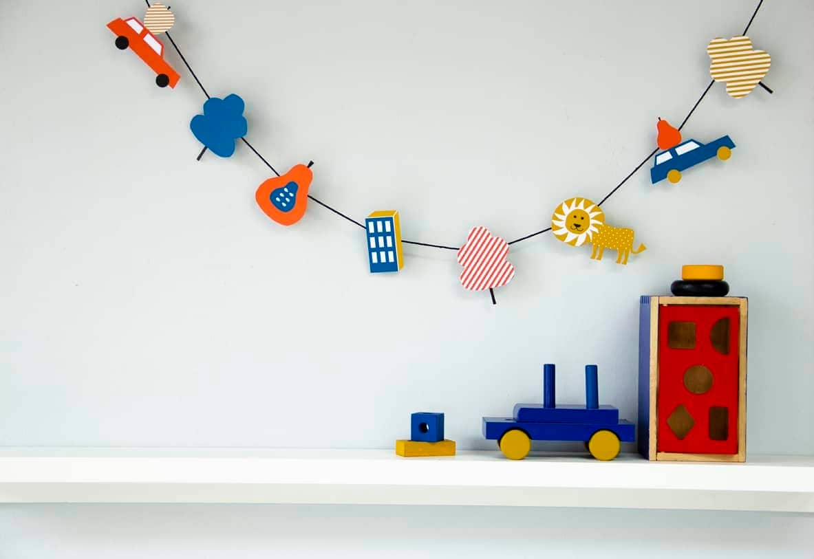 Engel. – wholesale Bunting/Krans – Pappersgirlang med lejon och figurer2