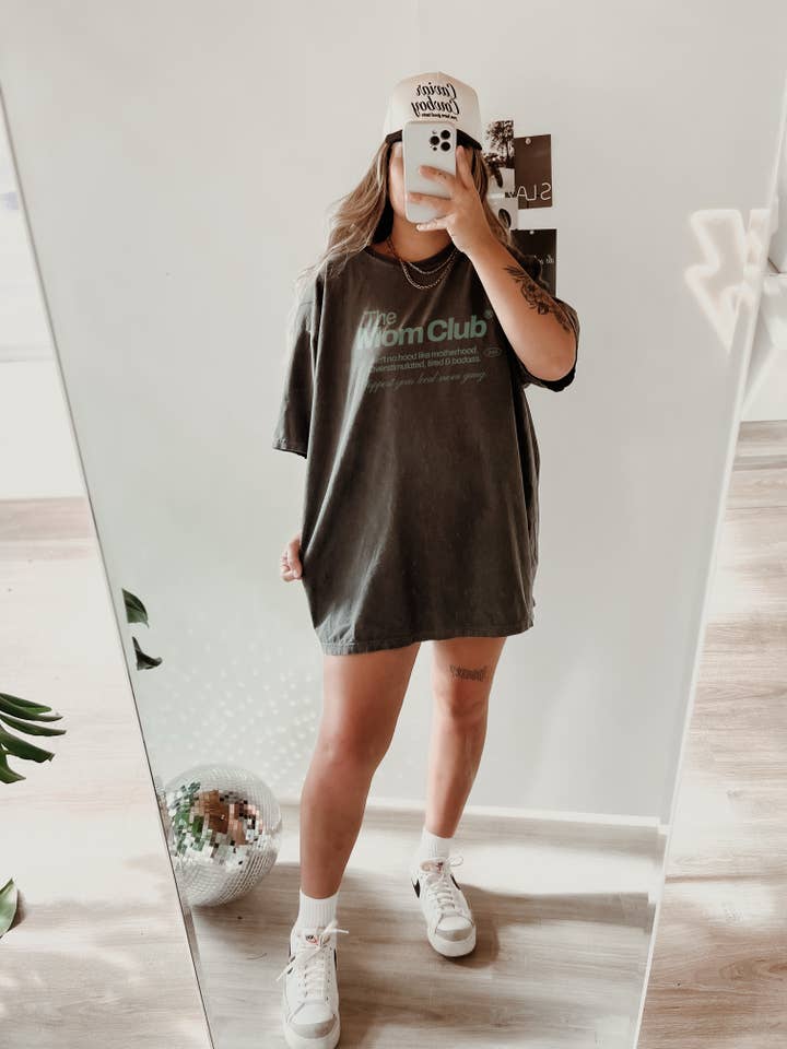 LOLA MAGNOLIA - Wholesale Screen Printed T-Shirt - Women's - THE MOM CLUB TEE