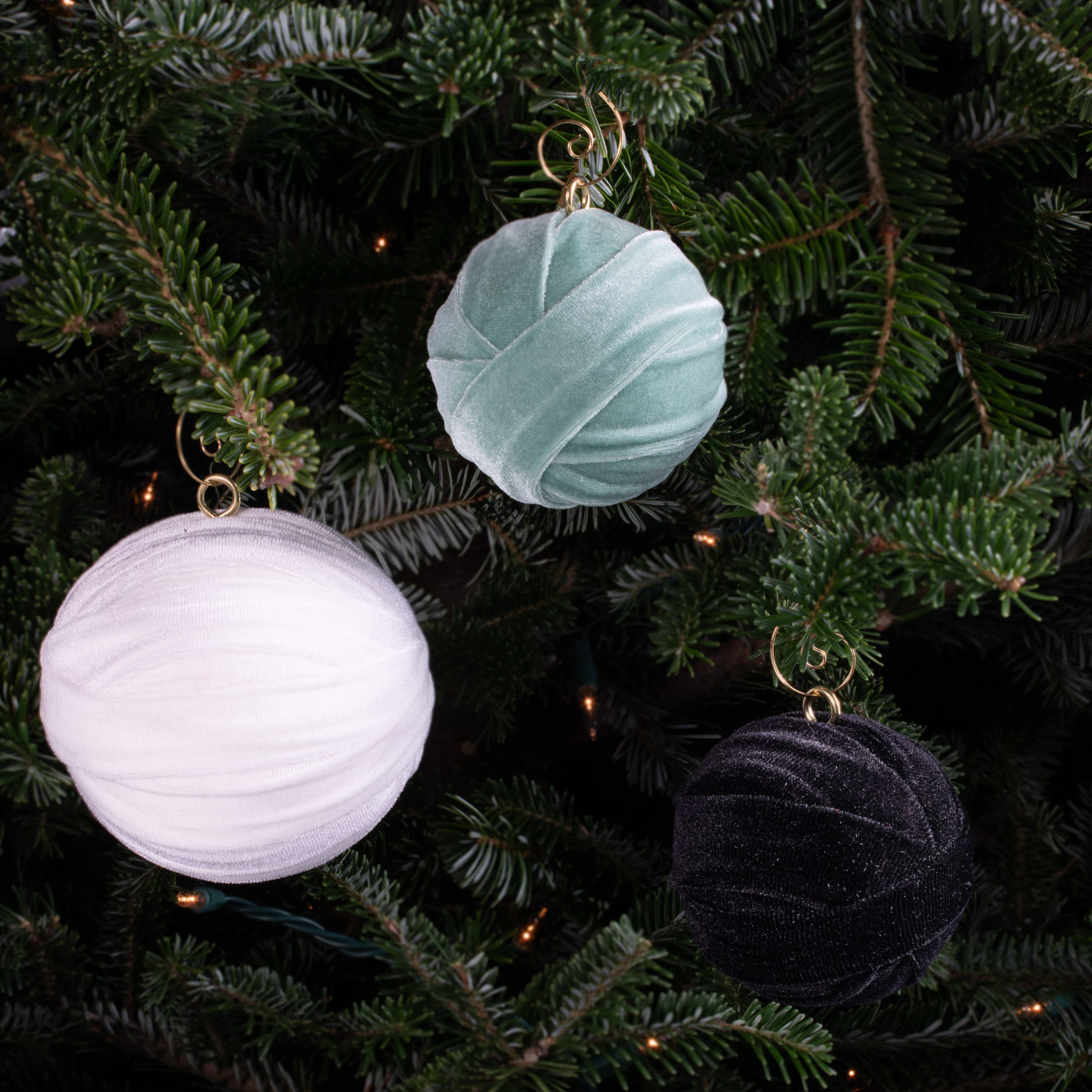 Your Heart's Content – wholesale Ornament – Velvet sphere ornaments for trees, garland, mantel decor6