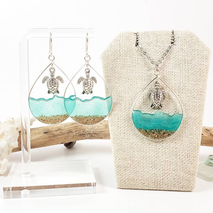 Skinny Pig Designs – Engroshandel Hængeøreringe og creoløreringe – Havgrønt vand og sand skildpadde øreringe i sterling sølv5