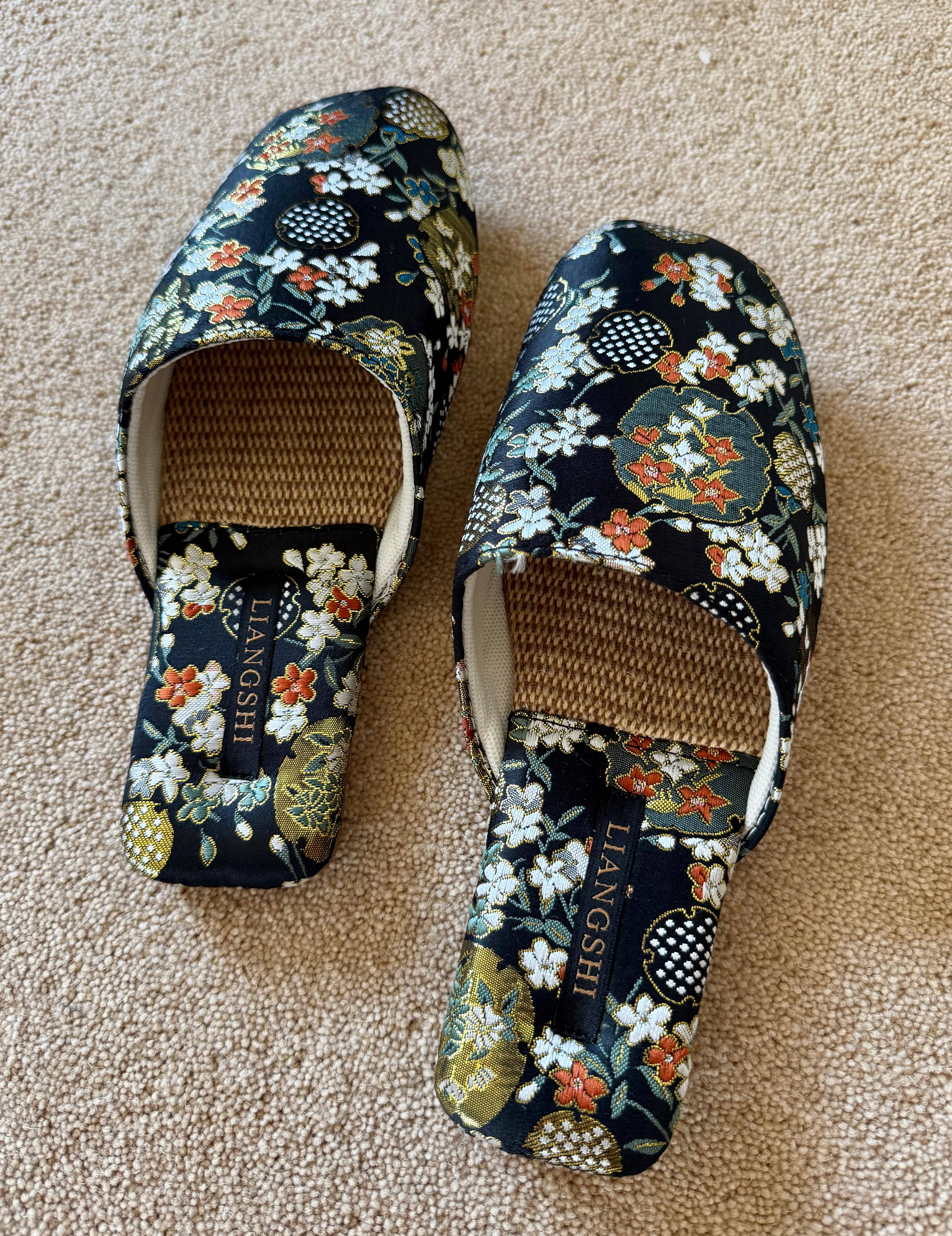 Lian Collection – wholesale Tofflor - Dam – Sommarsandaler för kvinnor, handbroderade, lyxig hemmaklädsel7