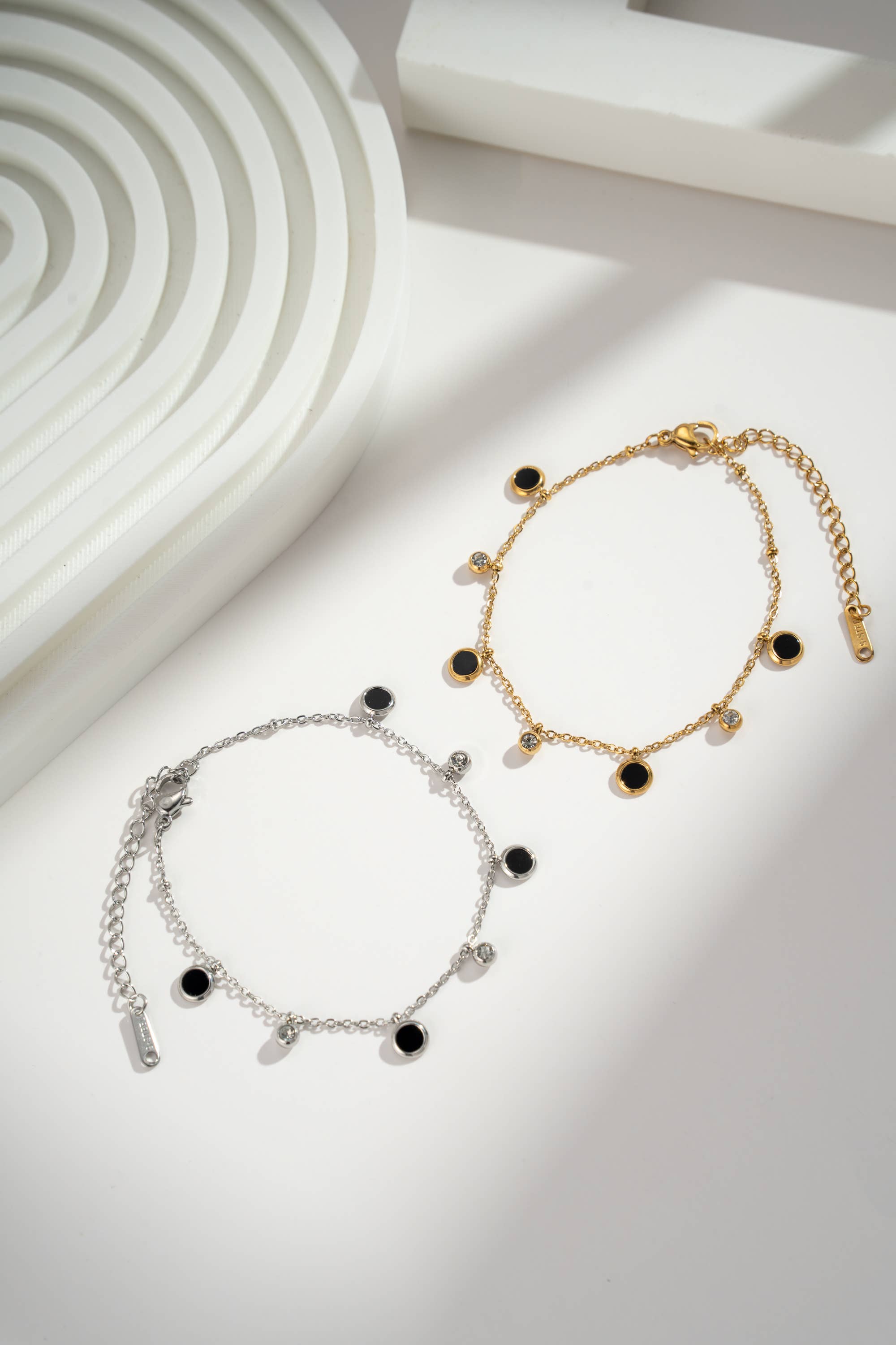 COSMOS – wholesale Charm/dangle bracelet – Black and gold charm bracelet in stainless steel3