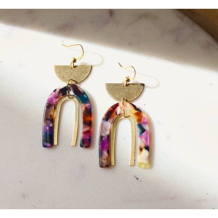 Hupomeno Designs - Venta al por mayor Pendientes colgantes - Concha de tortuga multicolor | Pendientes Arch Statement