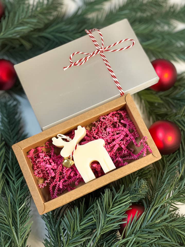 Candele di Natale | Candele a Colonna Profumate per Decorare la Casa per la vendita all'ingrosso da parte di Magnolia Candle Company