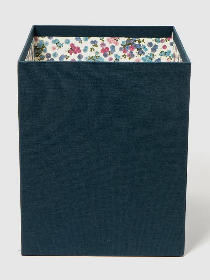 Corbeille carrée design floral pour la vente par NADAL & CO