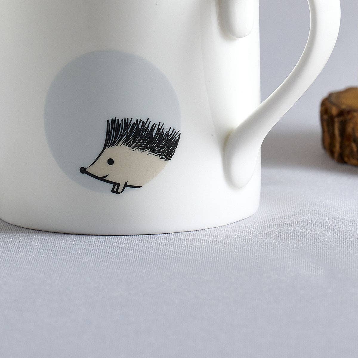 Jin Designs - Wholesale Coffee Mug - Hedgehog in the Window Mug3