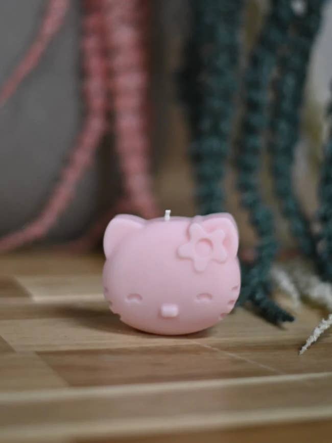 Collezione di candele Hello Kitty per la vendita all'ingrosso da parte di Decor Ate Me Studios - Home & Candles