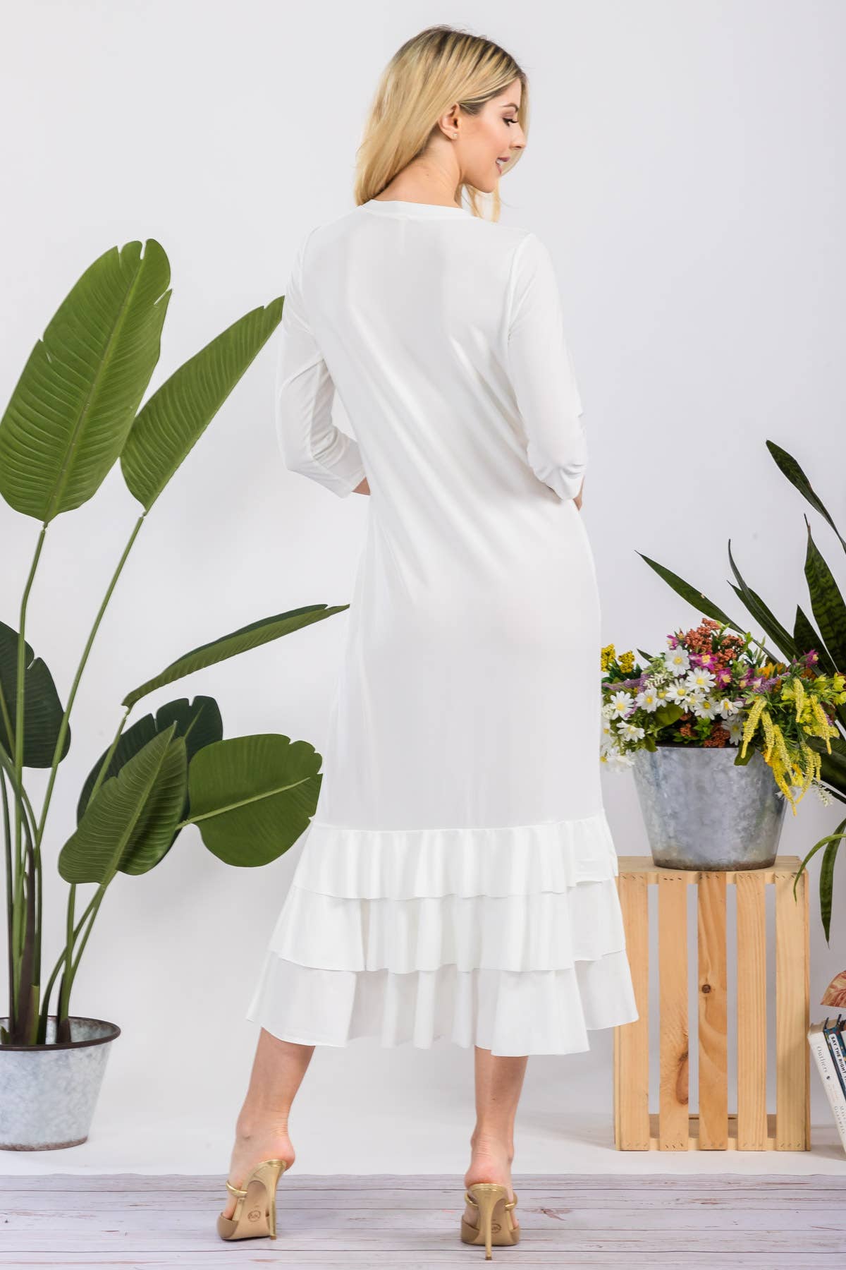 Celeste Clothing – Großhandel Kleid – Damen – Großgrößen-Midikleid mit gestuften Rüschen und 3/4-Ärmeln58