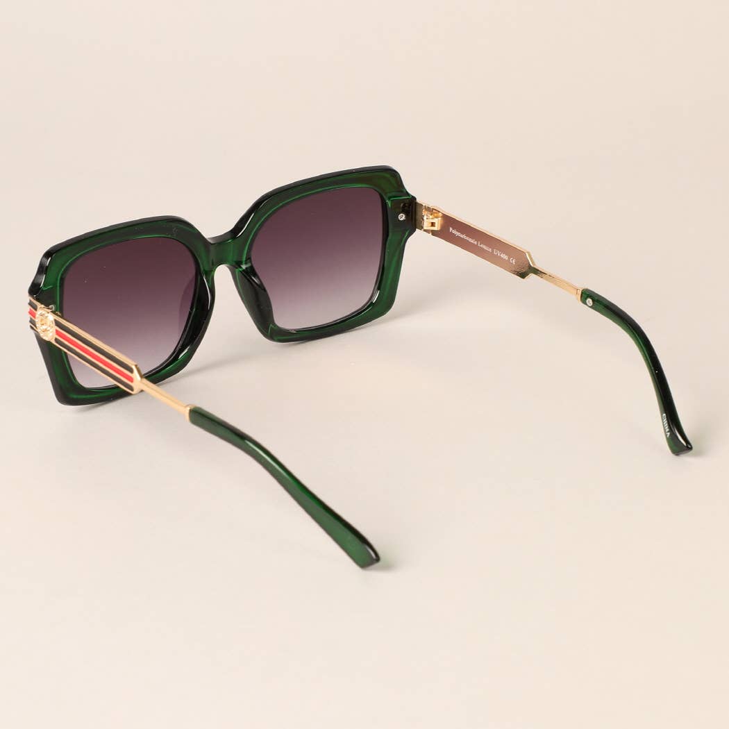 12 COLORI ASSORTITI Occhiali da sole da donna con montatura squadrata ed elegante in vendita all'ingrosso su Faire6