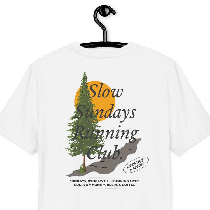 Mountain Pine Slow Sundays Running Club T-shirt i økologisk bomuld for engroshandel hos ANCHOR & CREW