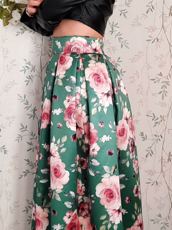 EgoChic Milano – wholesale Kjol - Dam – Sabrina 50-talet"Rose Fantasia” veckad kjol (Var. Grön bas)