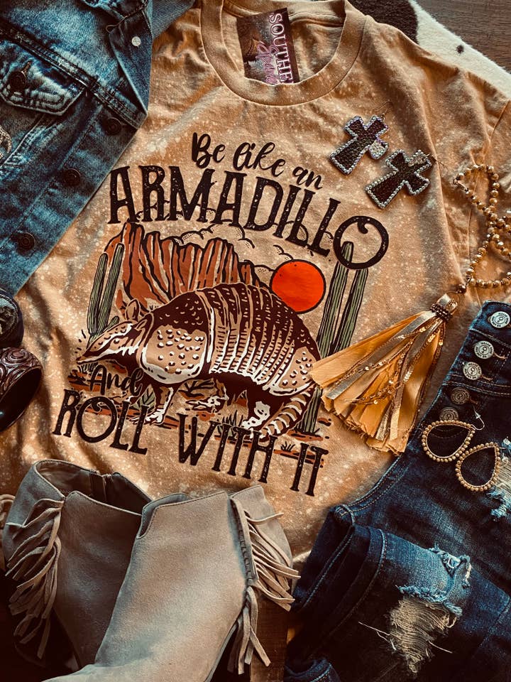 Armadillo - T-shirt style western usé pour la vente par Southern Fashion