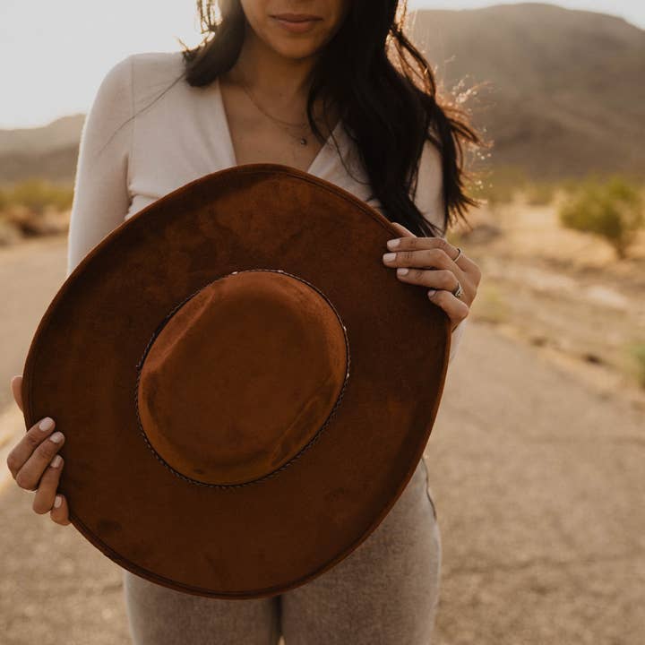 Unisex Vegan Suede Flat Crown Top Buffalo Cowboyhattar för wholesale av The Modern Cactus Co