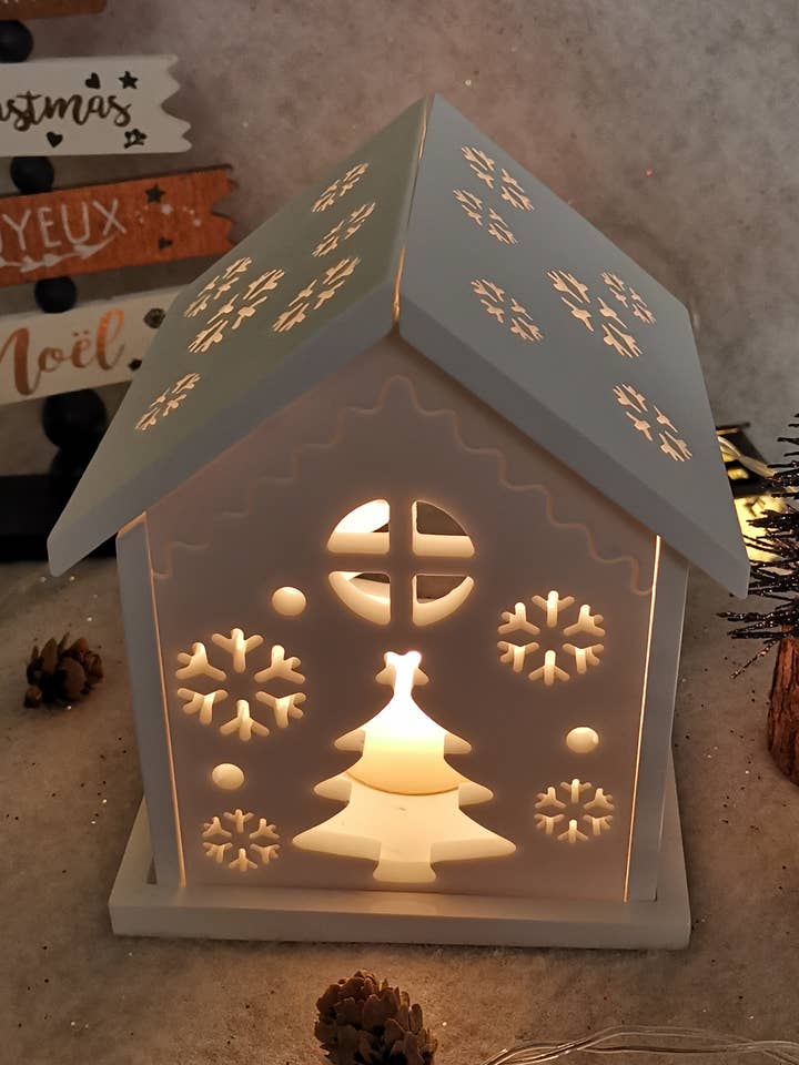 Kersthuis kandelaar van jesmonite met kerstboomgeurkaarsje voor wholesale door Biotandem