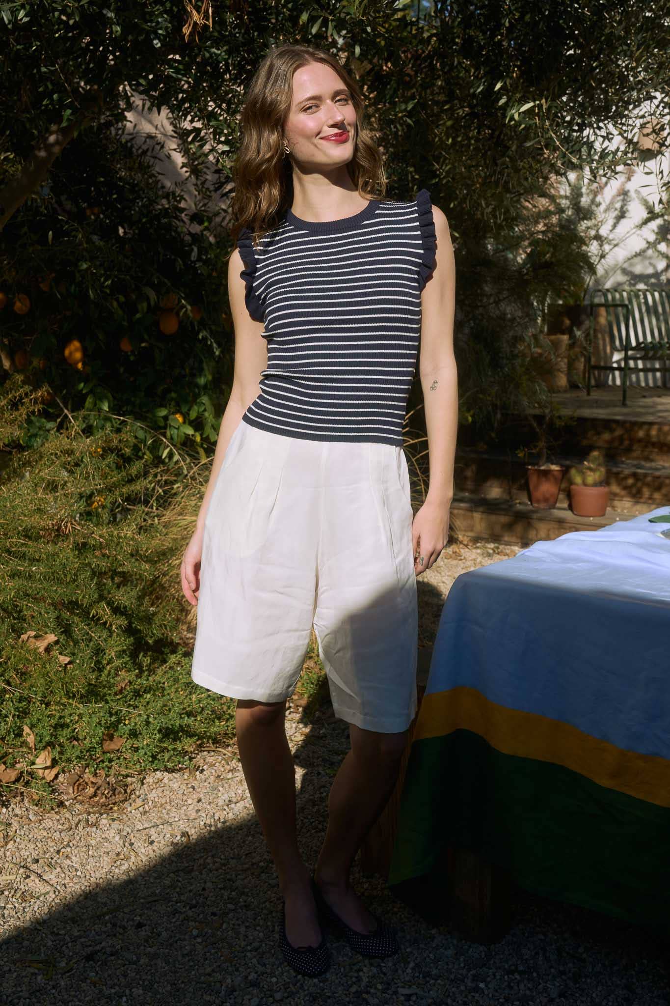 The Workshop Studio – wholesale Pullovertröja - Dam – RANDIG ÄRMLÖS TRÖJA MED VOLANGKANT11