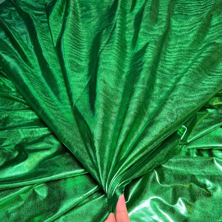 GalaTextile – Engroshandel Stofbolt – Kelly Green metallisk lammet spandexstof, 4-vejs strækfoliestof ved gården, skinnende grønt dansetøj, kostumer, luksusbeklædningsmateriale6