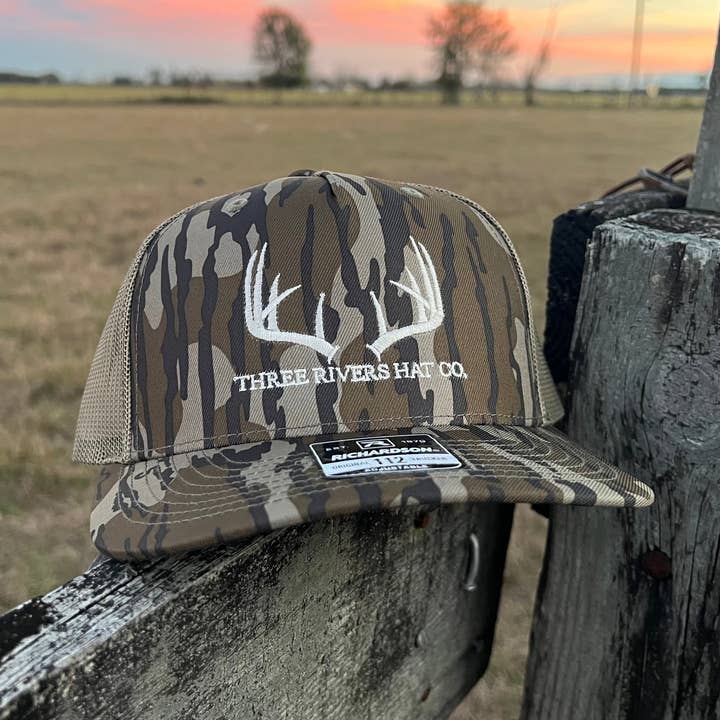 Three Rivers Hat Co. - Wholesale Trucker hat – Unisex - Classic Whitetail Rack - Trucker Snapback Hat - Richardson 1120